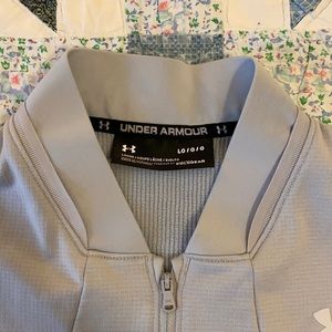 Under Armour 1/2 Zip loose fit pull over